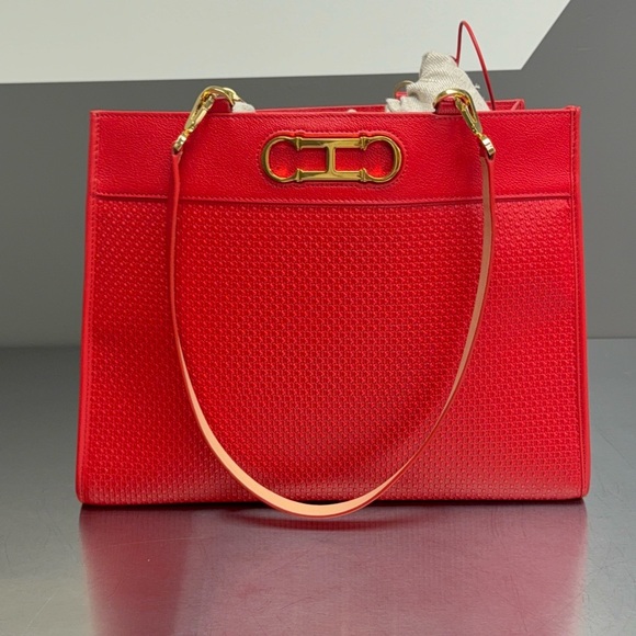Carolina Herrera Handbags - Carolina Herrera Shoulder Tote